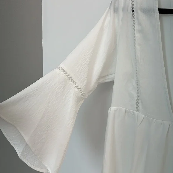 White classy beach or pool cover. - Picture 5 of 6